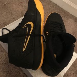 Kobe ‘Black Mamba’ size 11.5